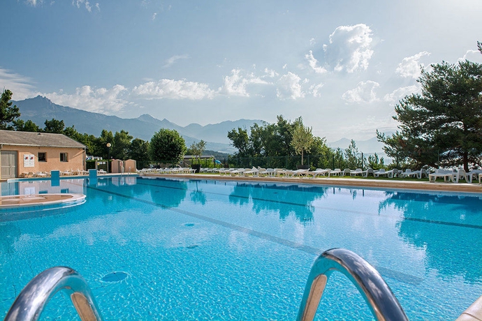 Imagen de la piscina del Hotel L'ecrin Du Lac. Foto 13
