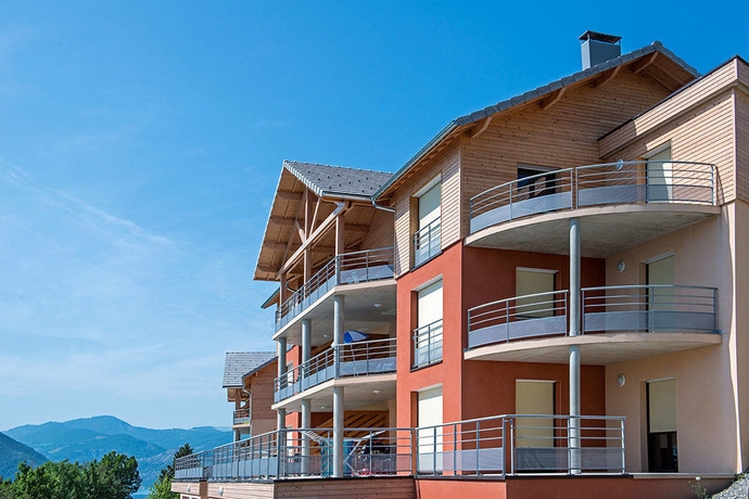 Imagen de los exteriores del Hotel L'ecrin Du Lac. Foto 10