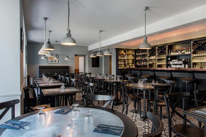 Imagen del bar/restaurante del Hotel L'ecu De Bretagne. Foto 2