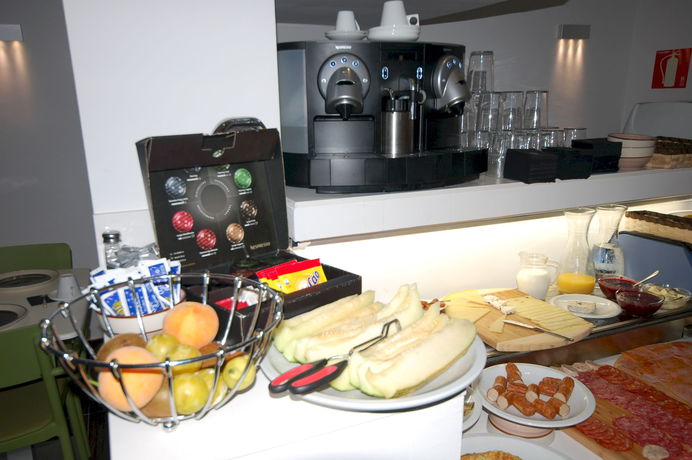 Imagen del bar/restaurante del Hotel Led-Sitges. Foto 7