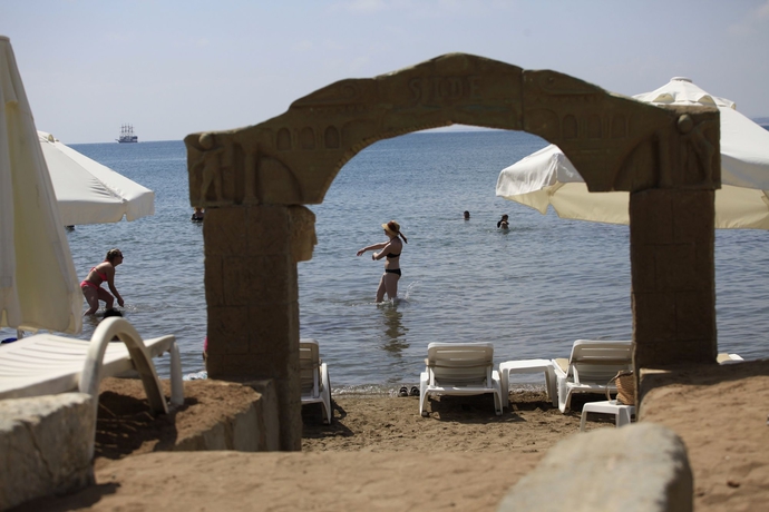 Imagen de los exteriores del Hotel Leda Beach. Foto 5