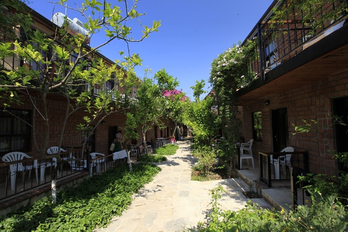 Imagen de los exteriores del Hotel Leda Beach. Foto 6