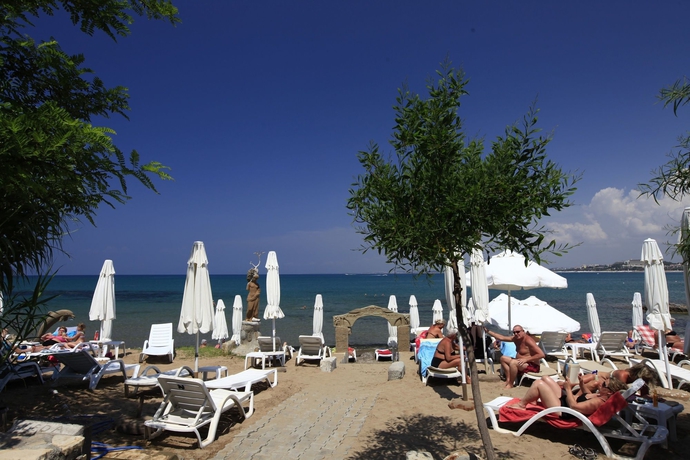 Imagen de los exteriores del Hotel Leda Beach. Foto 8