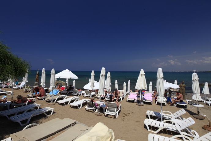 Imagen de los exteriores del Hotel Leda Beach. Foto 10