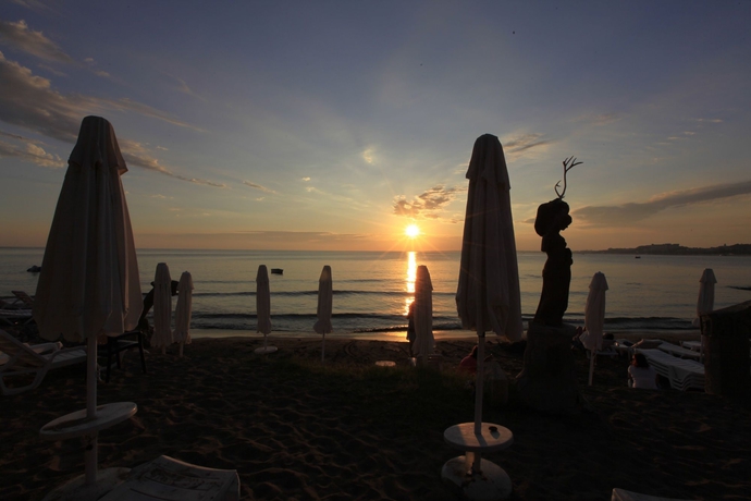 Imagen de los exteriores del Hotel Leda Beach. Foto 11