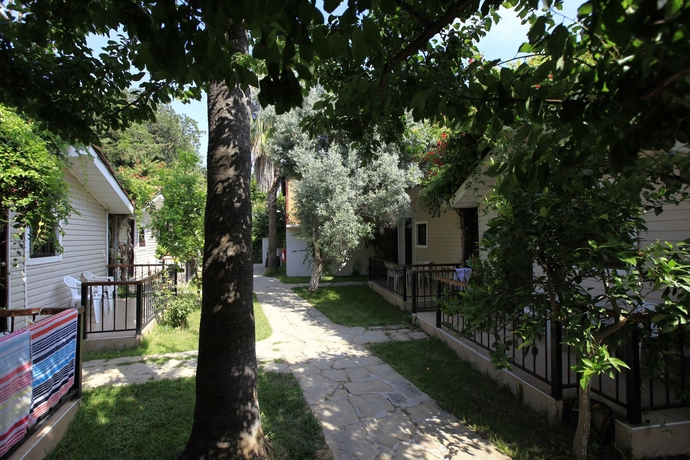 Imagen de los exteriores del Hotel Leda Beach. Foto 12