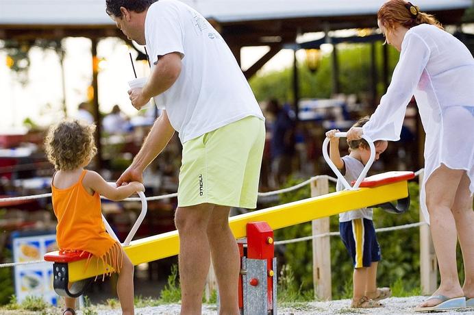 Imagen de los exteriores del Hotel Leda Village Resort. Foto 6