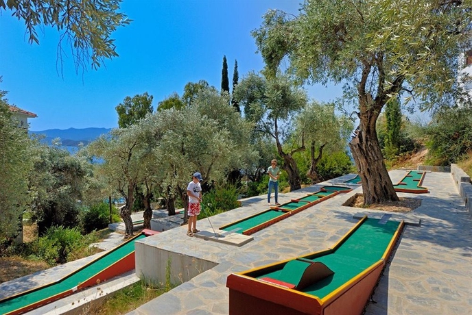 Imagen de los exteriores del Hotel Leda Village Resort. Foto 7