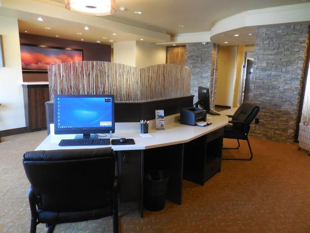 Imagen de los interiores del Hotel Ledgestone Vernal. Foto 18
