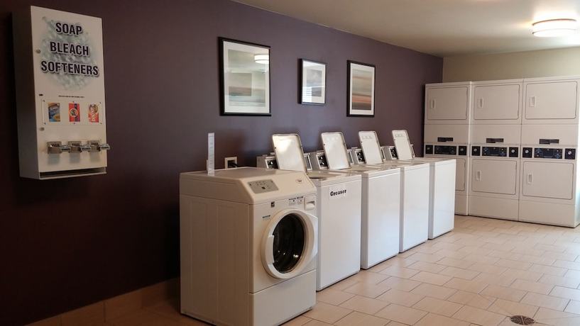Imagen de los interiores del Hotel Ledgestone Vernal. Foto 19