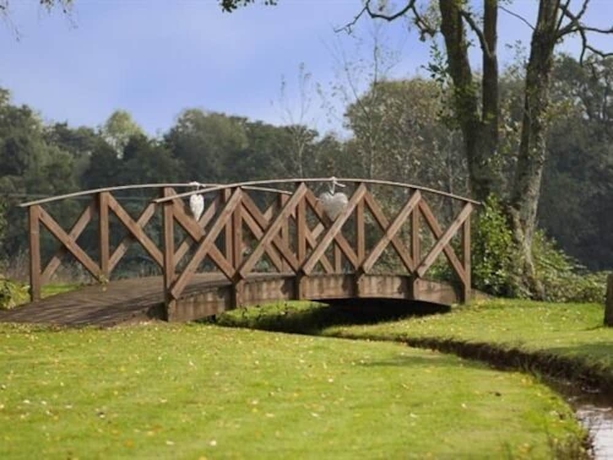 Imagen de los exteriores del Hotel Leeford Place. Foto 11