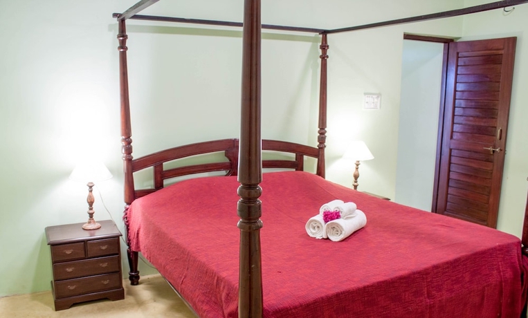 Imagen de la habitación del Hotel Leela Cottages. Foto 14