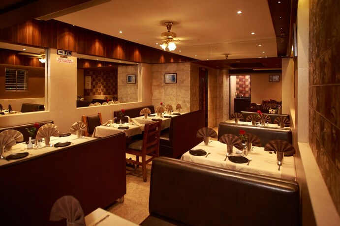 Imagen del bar/restaurante del Hotel Leela. Foto 21