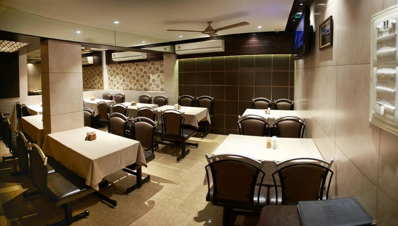 Imagen del bar/restaurante del Hotel Leela. Foto 22