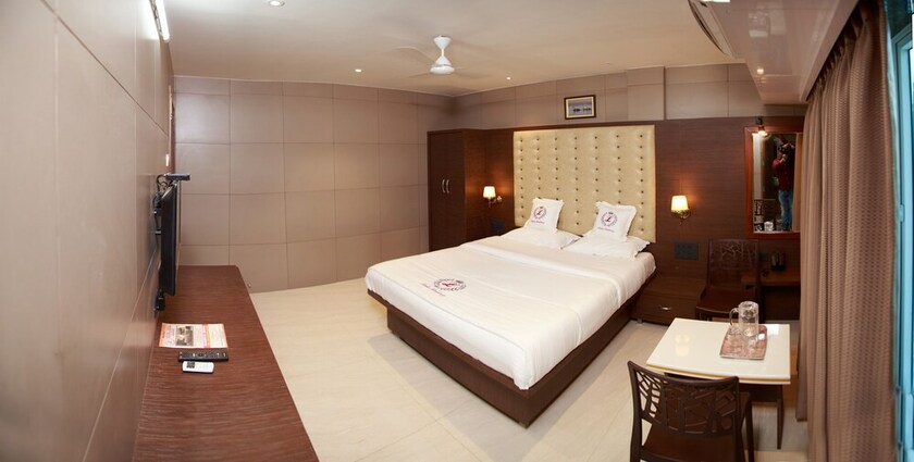 Imagen de la habitación del Hotel Leela. Foto 26