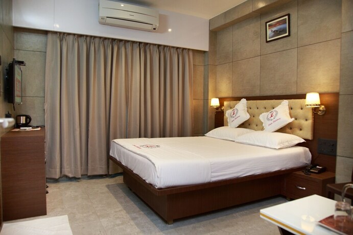 Imagen de la habitación del Hotel Leela. Foto 28