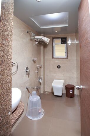 Imagen de la habitación del Hotel Leela. Foto 35