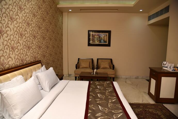 Imagen de la habitación del Hotel Leela Grande. Foto 13