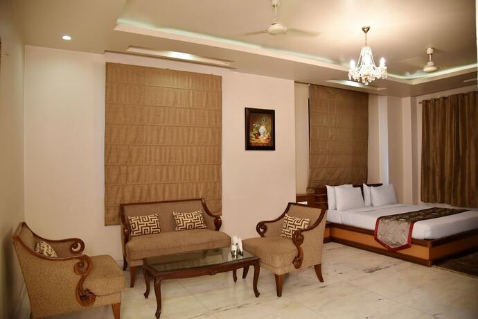 Imagen de la habitación del Hotel Leela Grande. Foto 16