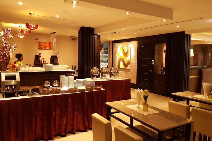 Imagen del bar/restaurante del Hotel Leelawadee Modern Resort Huaykwang. Foto 2