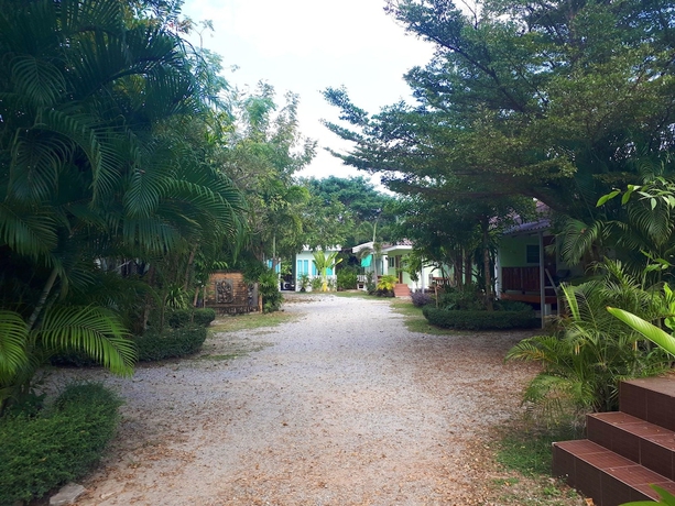 Imagen de los exteriores del Hotel Leelawadee Resort. Foto 11