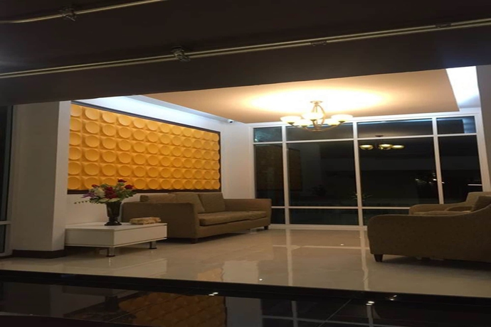 Imagen de los interiores del Hotel Leelawadee Resotel Raminthra 22. Foto 11