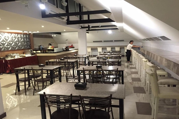 Imagen del bar/restaurante del Hotel Leelawadee Resotel Raminthra 22. Foto 4