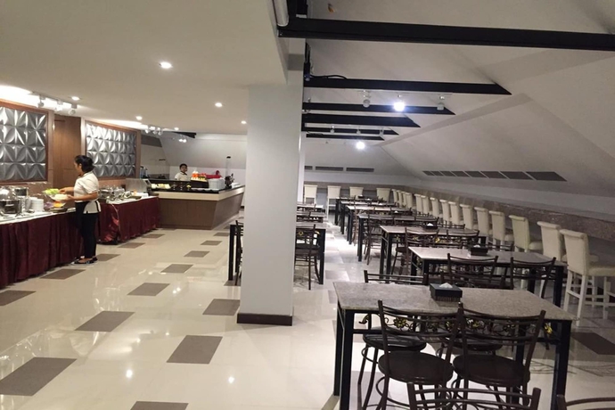 Imagen del bar/restaurante del Hotel Leelawadee Resotel Raminthra 22. Foto 5