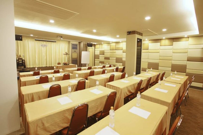 Imagen de los interiores del Hotel Leenova. Foto 15