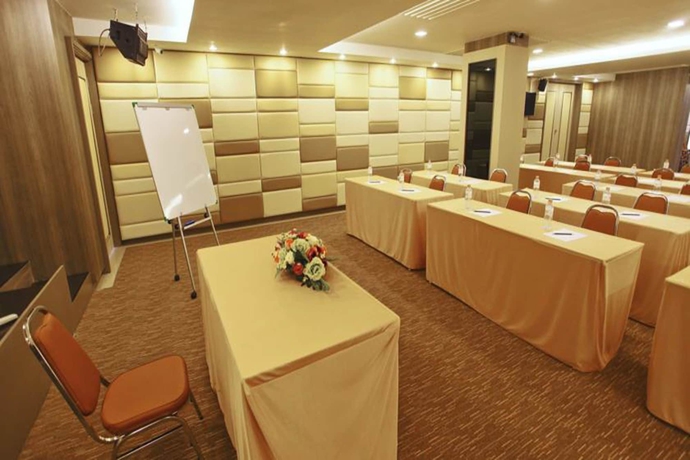 Imagen de los interiores del Hotel Leenova. Foto 16