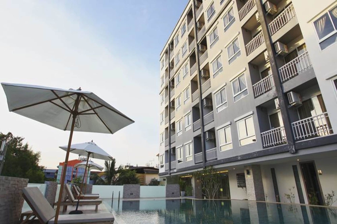 Imagen de la piscina del Hotel Leenova. Foto 18