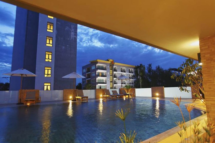 Imagen de la piscina del Hotel Leenova. Foto 19