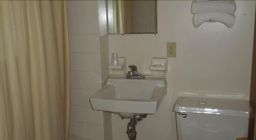 Imagen de la habitación del Hotel Lee\'s Motel. Foto 7