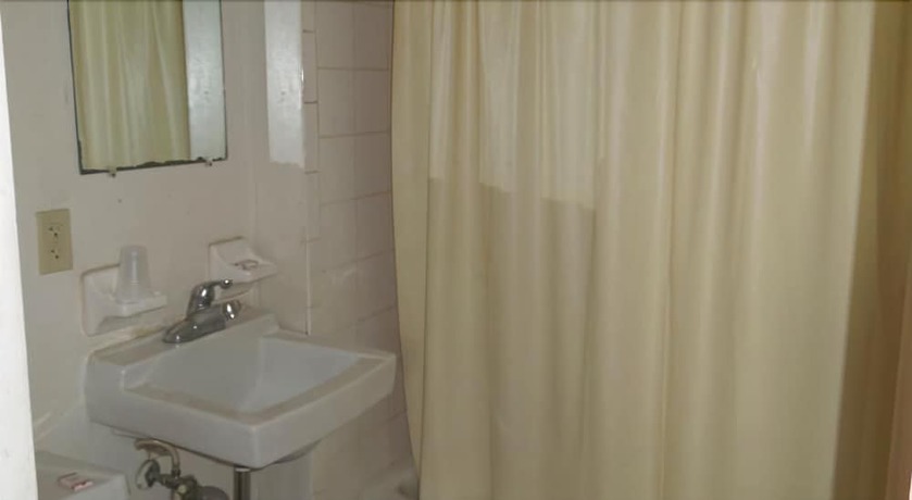 Imagen de la habitación del Hotel Lee\'s Motel. Foto 11