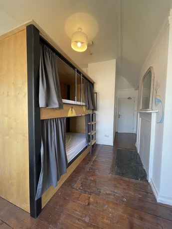 Imagen de la habitación del Hotel Leevin Hostel George. Foto 3