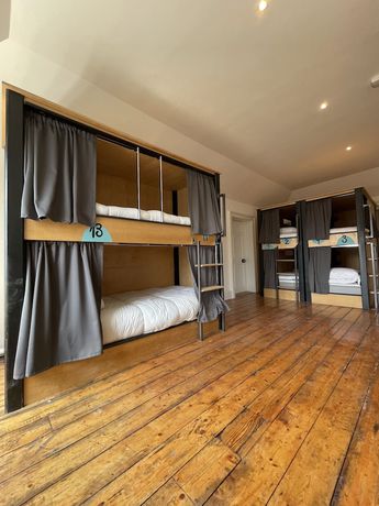 Imagen de la habitación del Hotel Leevin Hostel George. Foto 6