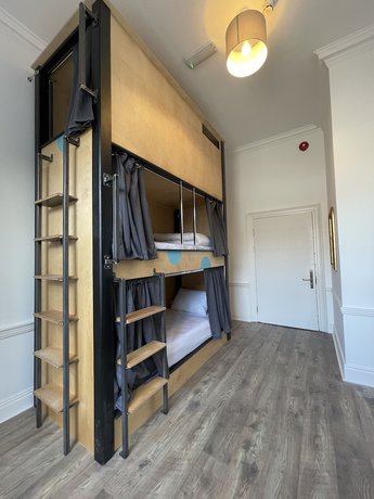 Imagen de la habitación del Hotel Leevin Hostel George. Foto 16