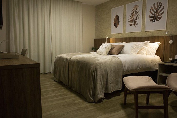 Imagen de la habitación del Hotel Lefel. Foto 12