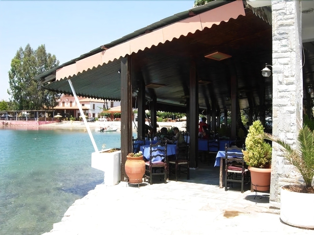 Imagen del bar/restaurante del Hotel Lefkadi. Foto 2