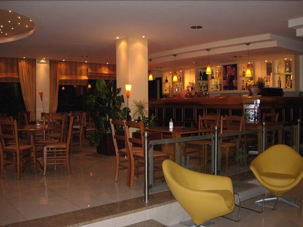 Imagen del bar/restaurante del Hotel Lefkadi. Foto 5