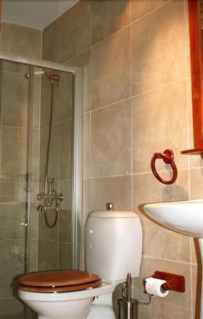 Imagen de la habitación del Hotel Lefkara. Foto 7