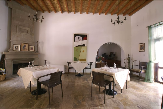 Imagen del bar/restaurante del Hotel Lefkara. Foto 3