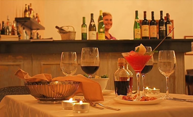 Imagen del bar/restaurante del Hotel Lefkara. Foto 4