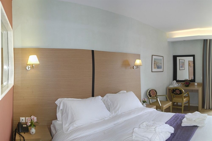 Imagen de la habitación del Hotel Lefkas. Foto 7