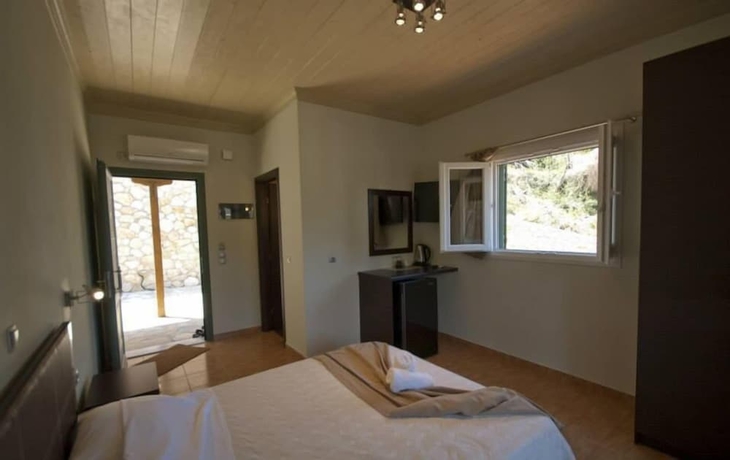 Imagen de la habitación del Hotel Lefkas Petra. Foto 6
