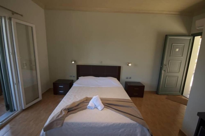 Imagen de la habitación del Hotel Lefkas Petra. Foto 7