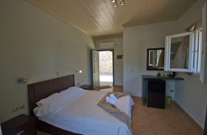 Imagen de la habitación del Hotel Lefkas Petra. Foto 9