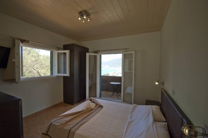 Imagen de la habitación del Hotel Lefkas Petra. Foto 10