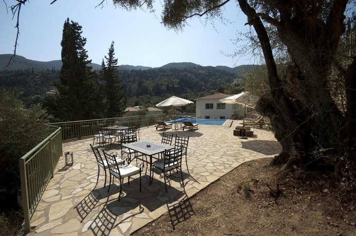 Imagen de la habitación del Hotel Lefkas Petra. Foto 13