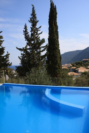 Imagen de la piscina del Hotel Lefkas Petra. Foto 18